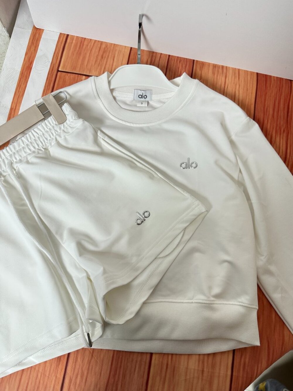 ALO White Sweatshirt & Shorts Set — Size S
